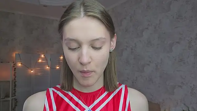 Snapshot of LianneBynon chatting on 18, 5, 2026 LianneBynon online show from 18, 5, 2026
