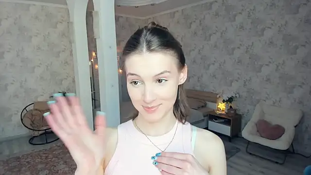 Snapshot of LianneBynon chatting on 24, 5, 2026 LianneBynon online show from 24, 5, 2026