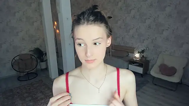 Snapshot of LianneBynon chatting on 25, 5, 2026 LianneBynon online show from 25, 5, 2026