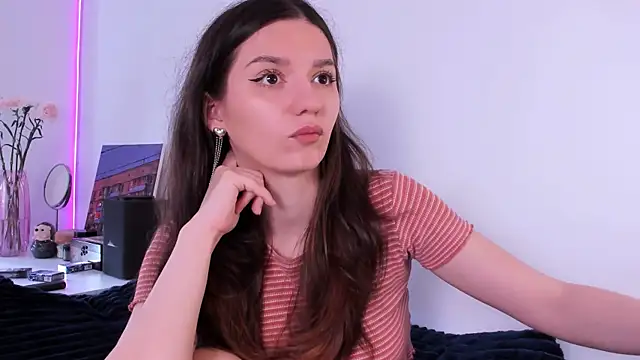 Snapshot of miabellee_ chatting on 18, 5, 2026 miabellee online show from 18, 5, 2026
