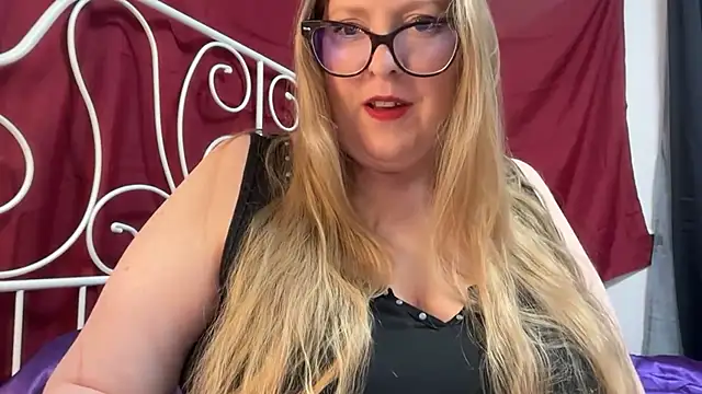 Snapshot of MissCharlotteXx chatting on 10, 4, 2026 MissCharlotteXx online show from 10, 4, 2026