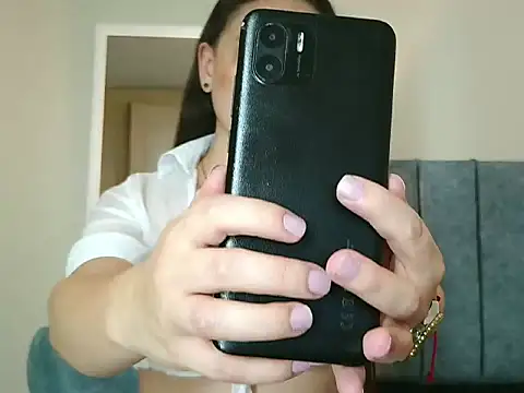 NatalyGuzman26 online show from 13, 4, 2026