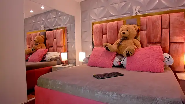 Snapshot of Paris_Velvet chatting on 3, 2, 2026 Paris Velvet online show from 3, 2, 2026