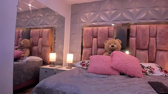 Paris Velvet online show from 13, 4, 2026