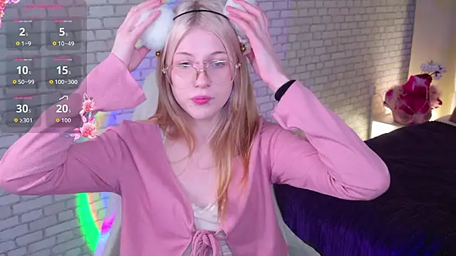 Snapshot of alicedews chatting on 1, 3, 2026 alicedews online show from 1, 3, 2026