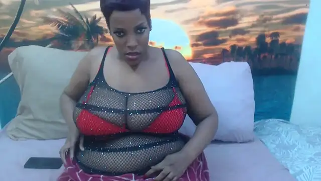 Snapshot of ThickandTallXX chatting on 7, 5, 2026 ThickandTallXX online show from 7, 5, 2026