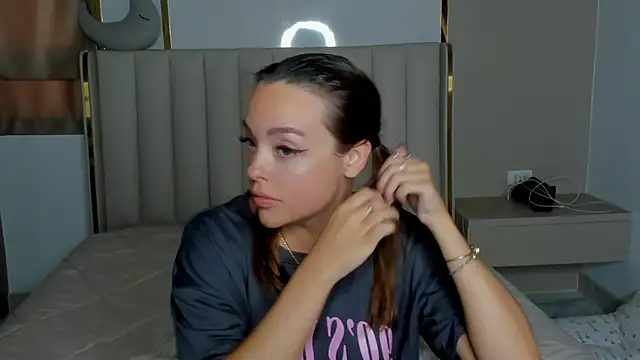 stellaa quenn online show from 6, 4, 2026