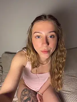 Snapshot of romyxxs chatting on 8, 5, 2026 romyxxs online show from 8, 5, 2026