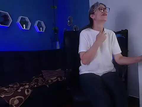 Snapshot of laurasofia45 chatting on 2, 3, 2026 laurasofia45 online show from 2, 3, 2026