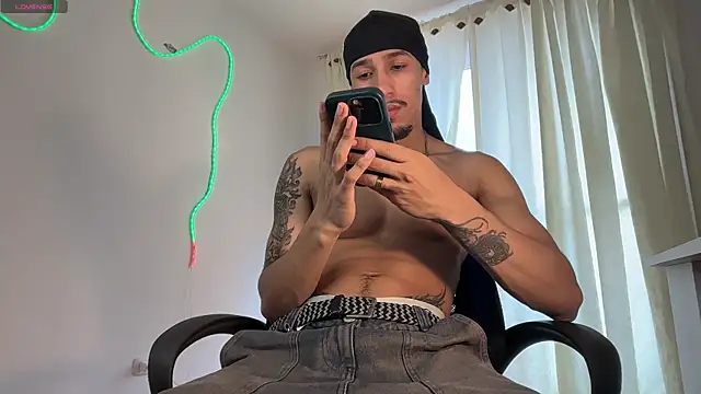 Snapshot of rafael_stone11 chatting on 18, 4, 2026 rafael stone11 online show from 18, 4, 2026