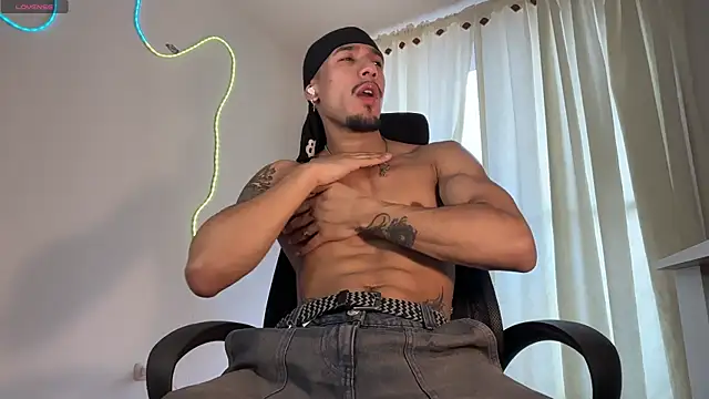 Snapshot of rafael_stone11 chatting on 18, 4, 2026 rafael stone11 online show from 18, 4, 2026