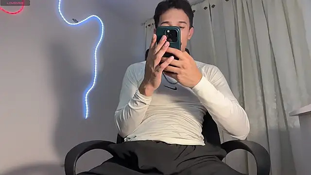 Snapshot of rafael_stone11 chatting on 21, 4, 2026 rafael stone11 online show from 21, 4, 2026