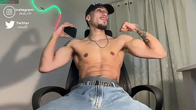Snapshot of rafael_stone11 chatting on 24, 4, 2026 rafael stone11 online show from 24, 4, 2026