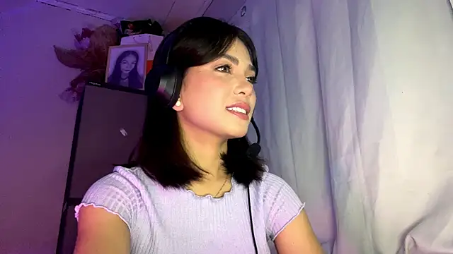 ConstancePorrini online show from 9, 2, 2026