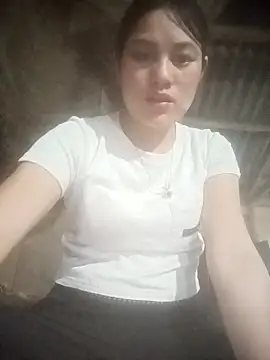 Snapshot of Momo-biki chatting on 5, 5, 2026 Momo-biki online show from 5, 5, 2026