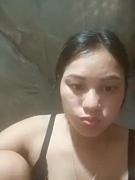 Snapshot of Momo-biki chatting on 16, 5, 2026 Momo-biki online show from 16, 5, 2026