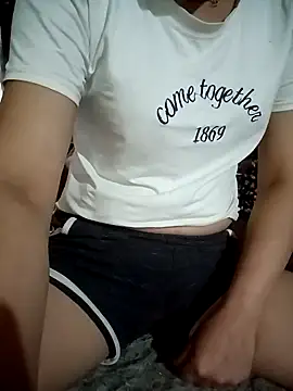 Snapshot of Momo-biki chatting on 15, 6, 2026 Momo-biki online show from 15, 6, 2026