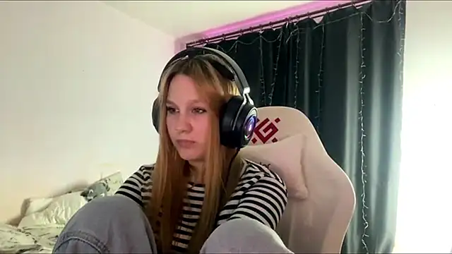 Snapshot of axin_burnell chatting on 23, 4, 2026 axin burnell online show from 23, 4, 2026