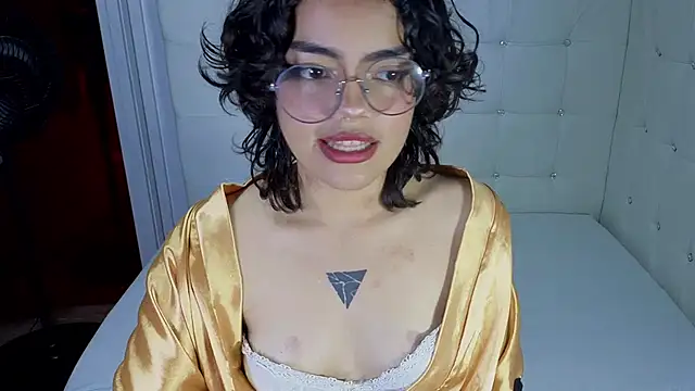 Snapshot of KittyLatina_02 chatting on 27, 2, 2026 KittyLatina 02 online show from 27, 2, 2026