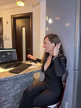 DivineAmely online show from 6, 4, 2026