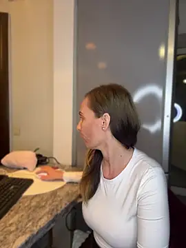 DivineAmely online show from 14, 4, 2026