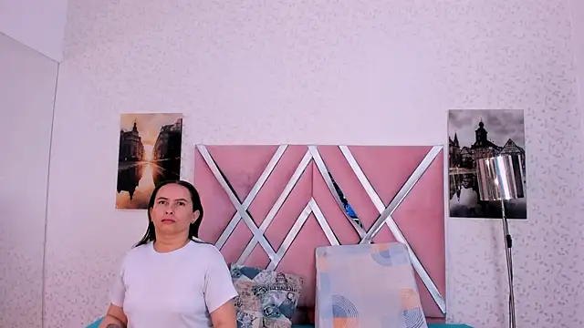 Snapshot of natasha_and_zoe chatting on 1, 3, 2026 natasha and zoe online show from 1, 3, 2026