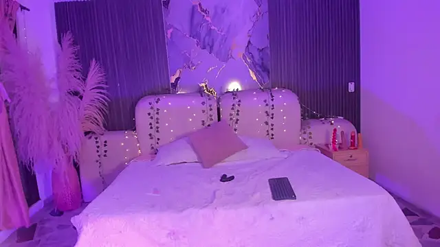Snapshot of JazminRusso_ chatting on 6, 4, 2026 JazminRusso online show from 6, 4, 2026