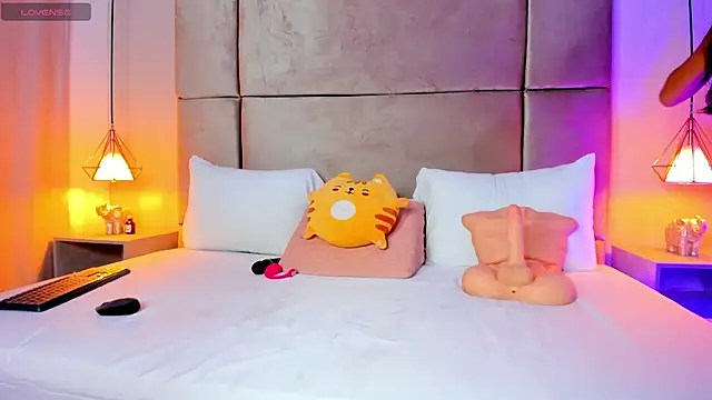 Zafiro11  online show from 23, 2, 2026