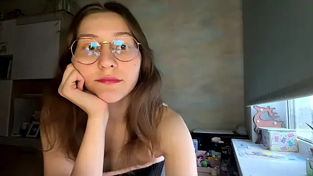 Miaaa Moon online show from 6, 4, 2026