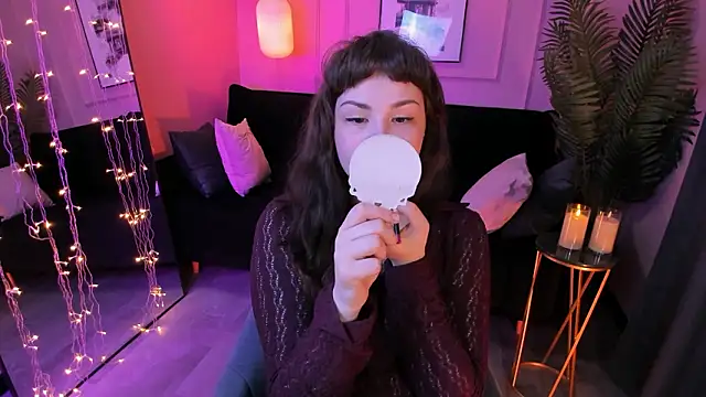 Maykinkya online show from 3, 2, 2026