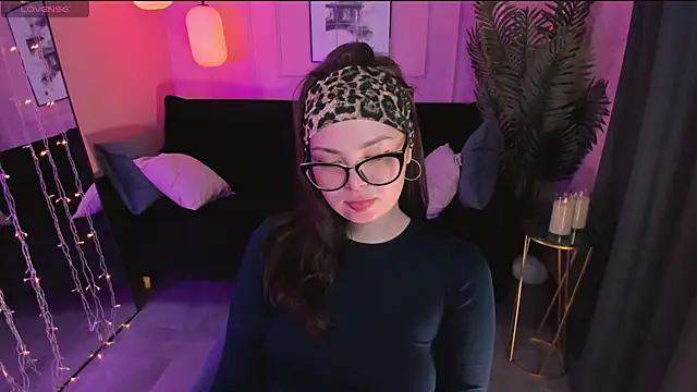 Maykinkya online show from 22, 2, 2026