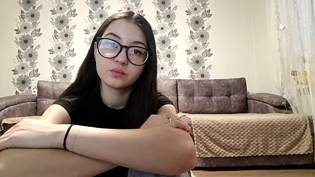 Snapshot of ZyntraLoom chatting on 8, 2, 2026 ZyntraLoom online show from 8, 2, 2026