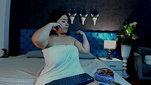 Snapshot of LunnaMoretti chatting on 1, 4, 2026 LunnaMoretti online show from 1, 4, 2026