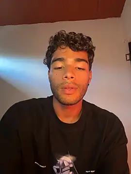 Snapshot of its_alejandro27 chatting on 4, 5, 2026 its alejandro27 online show from 4, 5, 2026