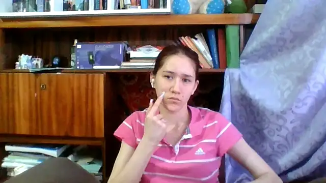 NickiKisinger online show from 5, 4, 2026