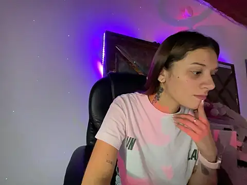 Snapshot of alison_parkerr26 chatting on 2, 2, 2026 alison parkerr26 online show from 2, 2, 2026