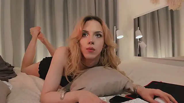 Snapshot of Tiffany__King chatting on 6, 4, 2026 Tiffany King online show from 6, 4, 2026