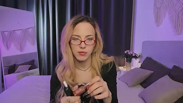 Snapshot of Tiffany__King chatting on 30, 4, 2026 Tiffany King online show from 30, 4, 2026