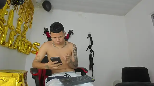 Snapshot of Steven_and_Camilo18 chatting on 4, 2, 2026 Steven and Camilo18 online show from 4, 2, 2026