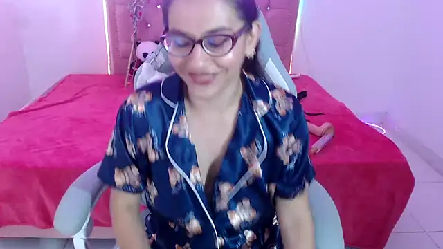 Snapshot of snowhot-69 chatting on 12, 5, 2026 snowhot-69 online show from 12, 5, 2026