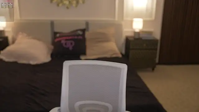 Snapshot of Zlata_Sky chatting on 27, 10, 2025 Zlata Sky online show from 27, 10, 2025