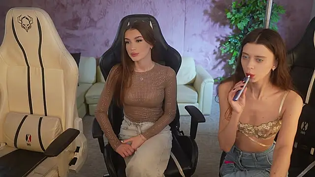 Snapshot of Zlata_Sky chatting on 5, 11, 2025 Zlata Sky online show from 5, 11, 2025