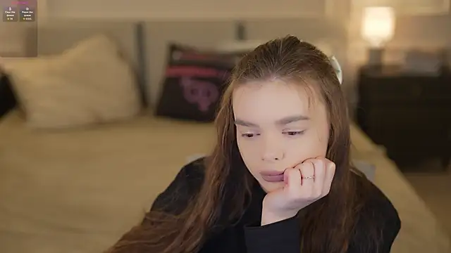 Snapshot of Zlata_Sky chatting on 26, 11, 2025 Zlata Sky online show from 26, 11, 2025