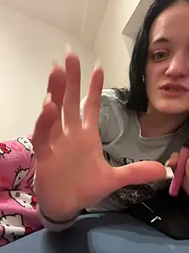 Snapshot of LeonieClaire chatting on 15, 2, 2026 LeonieClaire online show from 15, 2, 2026