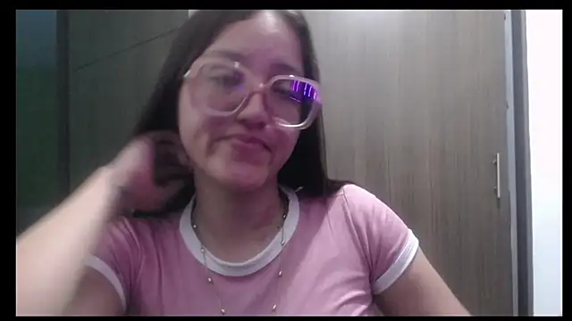 Snapshot of sheryl_25 chatting on 1, 3, 2026 sheryl 25 online show from 1, 3, 2026