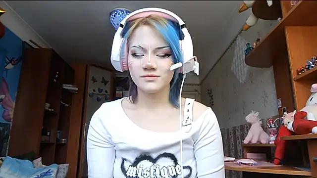 KathernSaulters online show from 2, 2, 2026