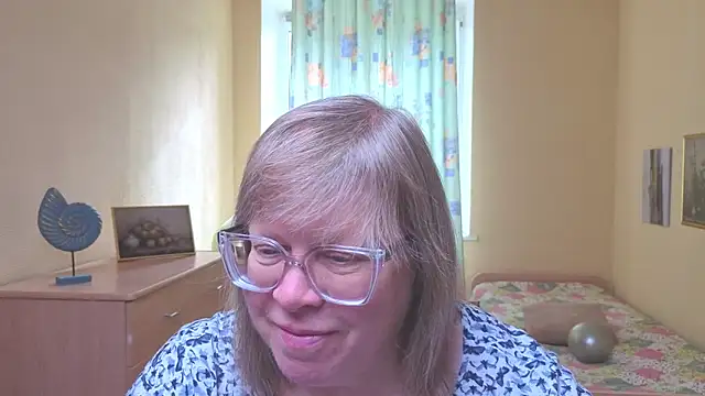 Snapshot of Emma_Eclipsee chatting on 3, 3, 2026 Emma Eclipsee online show from 3, 3, 2026