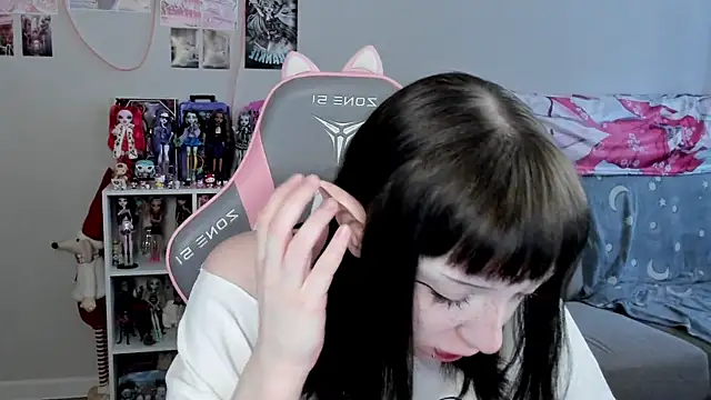 Snapshot of MollysLand chatting on 4, 5, 2026 MollysLand online show from 4, 5, 2026