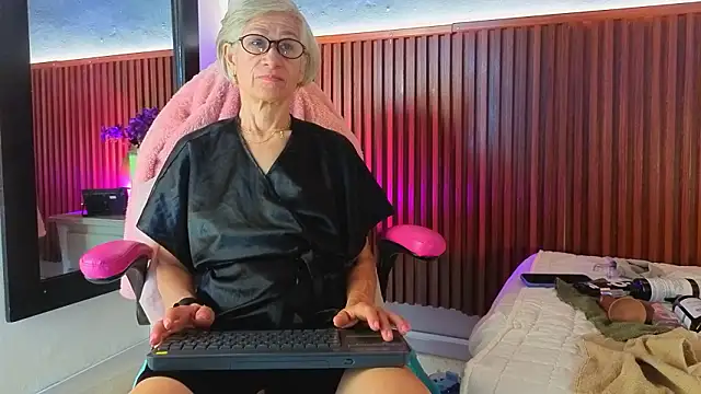 Snapshot of miss_monserrate01 chatting on 23, 2, 2026 miss monserrate01 online show from 23, 2, 2026