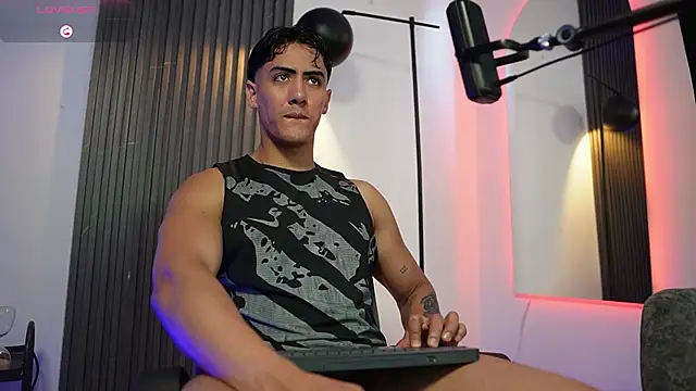 TaylerCross  online show from 9, 2, 2026